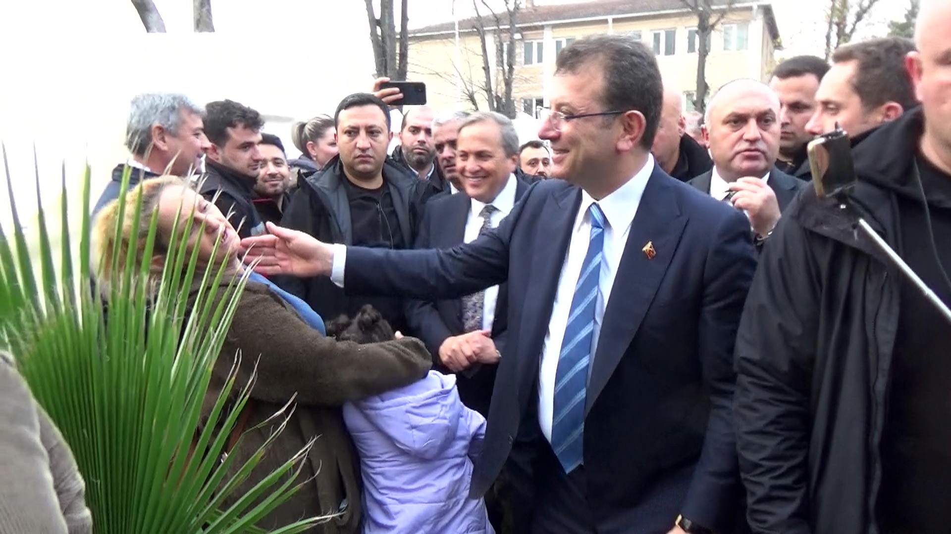 Ekrem İmamoğlu’na depremzededen şok tepki