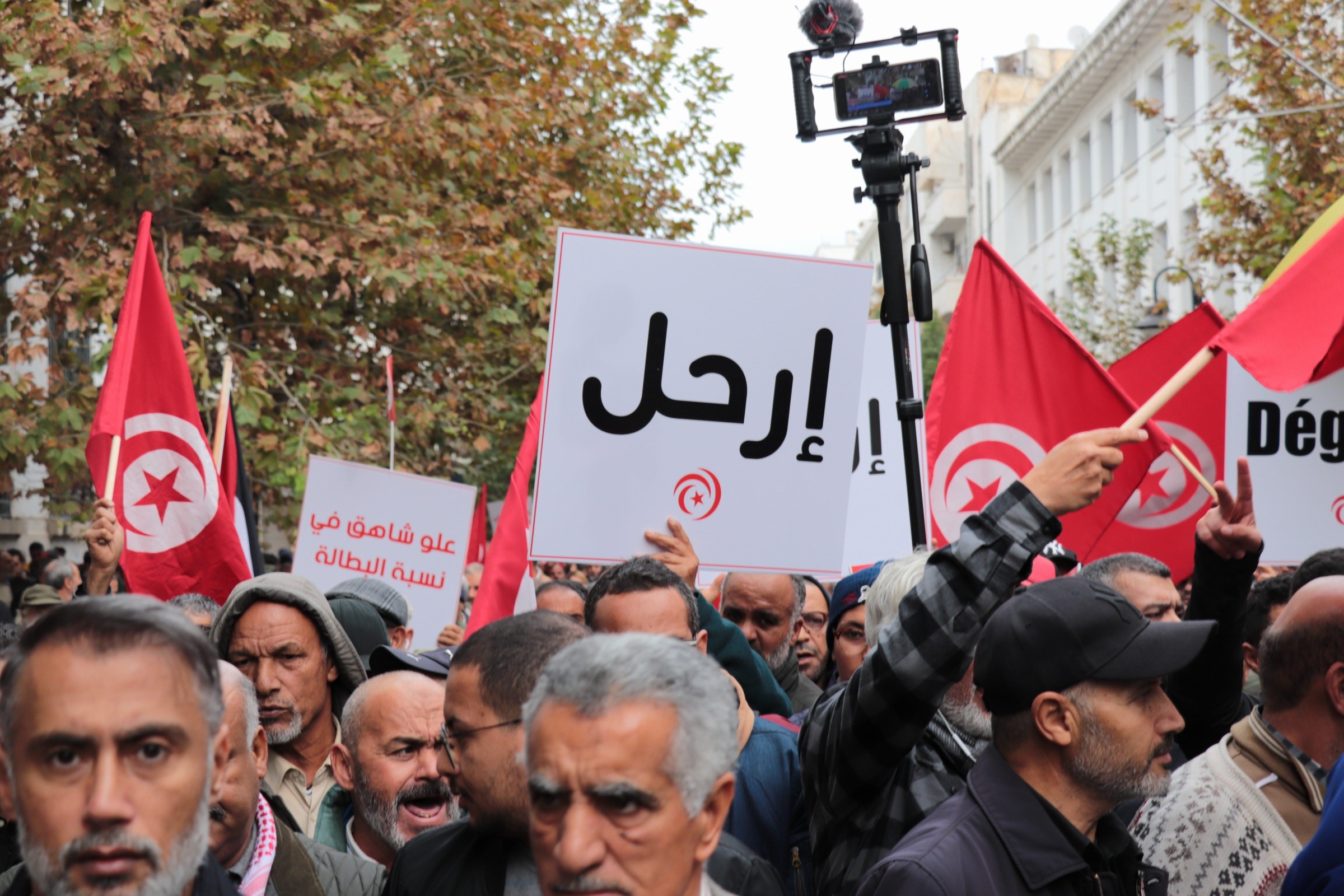 Tunus'ta Cumhurbaşkanı Said protesto edildi