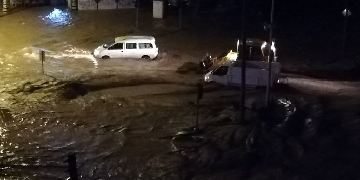 Antalya'da kuvvetli yağış sele neden oldu