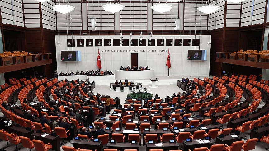 Kamuda çalışan sözleşmelilere kadro öngören kanun teklifi, TBMM Genel Kurulunda kabul edildi