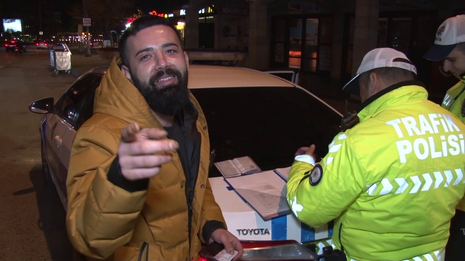 Denetime takılan vatandaştan ilginç tepki: 'Düzeleceğiz ağabey yapacak bir şey yok'