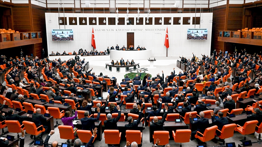 Kamuda çalışan sözleşmelilere kadro verilmesini içeren kanun teklifi TBMM'de