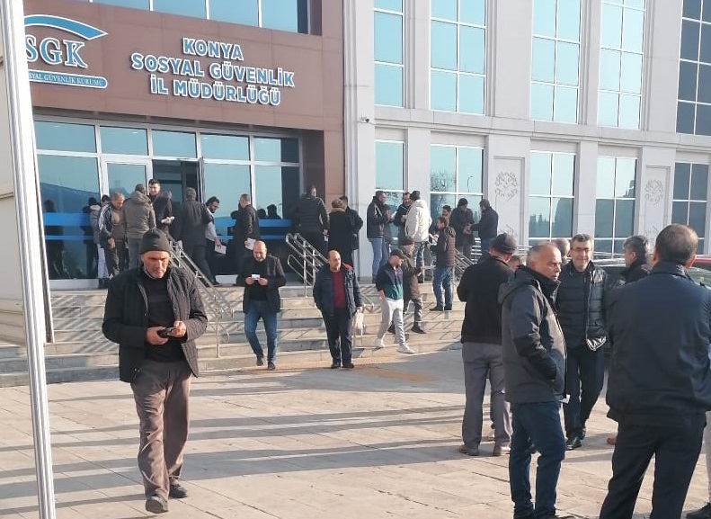 Konya SGK’da izdiham, sistem çöktü