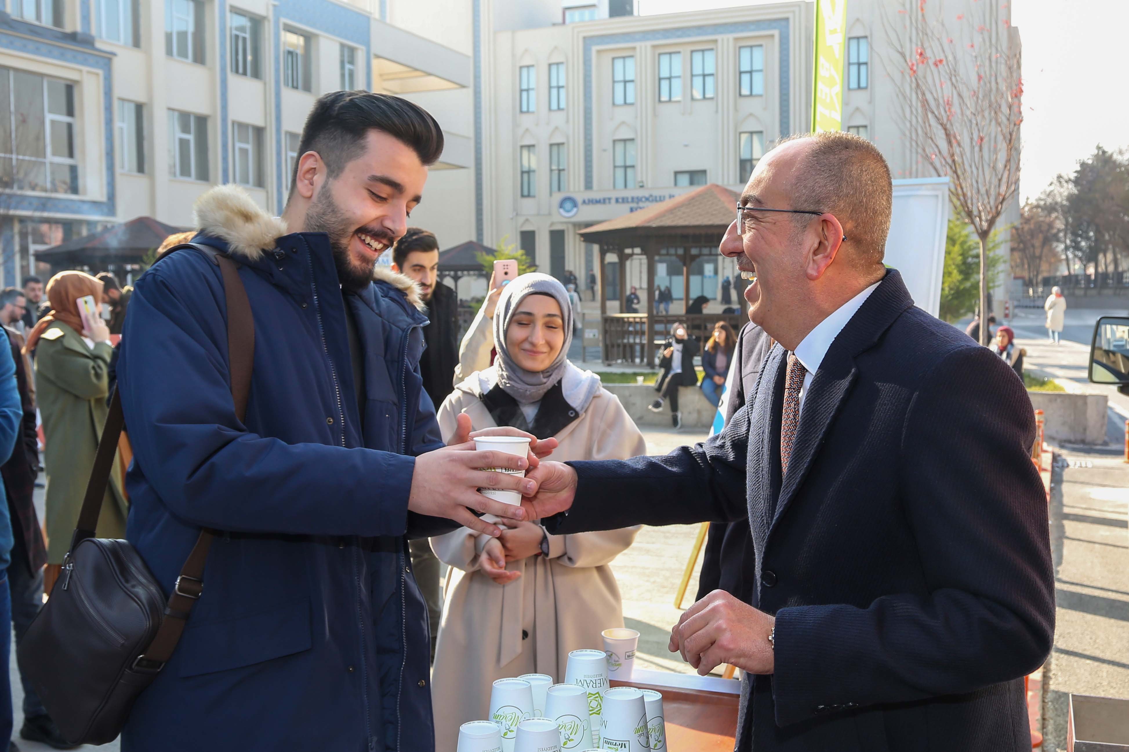 Meram Gençlik Meclisi’nden öğrencilere çorba ikramı