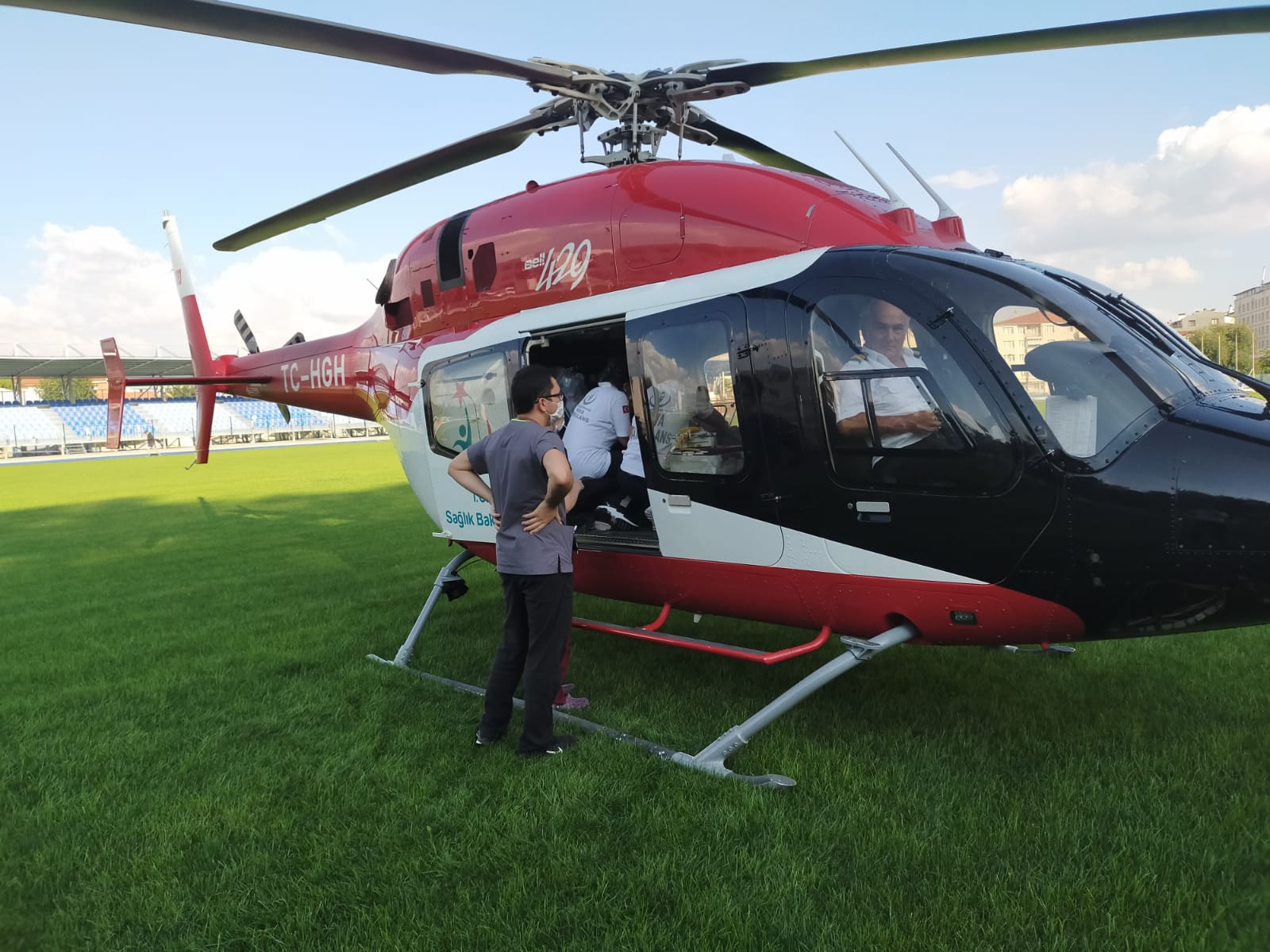 Ambulans helikopterler adeta bir hava hastanesine dönüşüyor