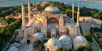 Tarihi camii mübarek ayı öncesinde gül suyu ile yıkandı