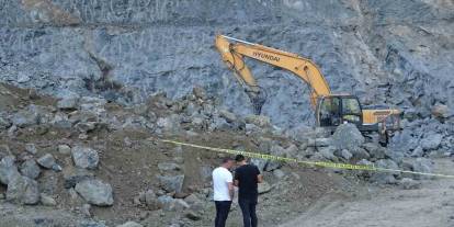 Taş ocağında patlama: Yola savurulan taşlar araçlara isabet etti, 4 kişi yaralandı