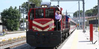 Fabrikaların yükünü demiryolları çekiyor