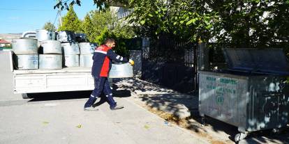 Konya'ya kış geldi. Meram kül kovaları için ilçede seferber oldu