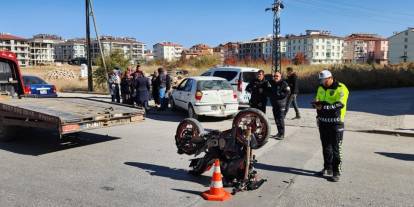 Konya'da motosikletli otomobile çarptı: 1 yaralı