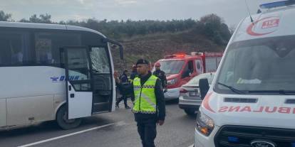 Yalova'da midibüs viyadük ayağına çarptı: 1 yaralı