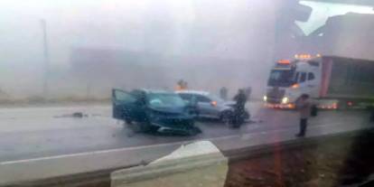 Ankara-Kırıkkale karayolunda sis nedeniyle feci kaza. 20 araç hasar gördü