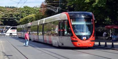 İstanbul'da korkunç tramvay kazası: Yaşlı adam tramvayın altında kaldı