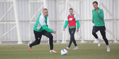 Konyaspor’da yönetim görevi bırakıyor, futbolcular topbaşı yapıyor!