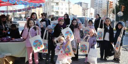 Konya Şeker çocuklara kapılarını açtı. Çeşit çeşit atıştırmalıklar ikram edildi