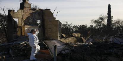 California'da 29 kişinin öldüğü iki orman yangını kontrol altına alındı