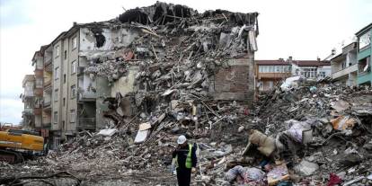 Konya'da binalar deprem olmadan yıkılıyor. 2000 öncesi yapılarda oturuyorsanız dikkat