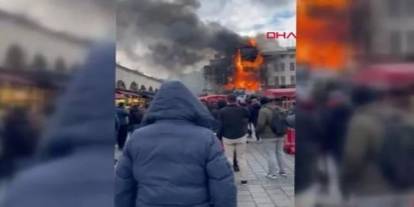 İstanbul'da korkutan manzara; Mısır Çarşısı'nın yanındaki restoranda yangın