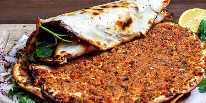 Lahmacun ülkede fenomen oldu: Fiyatı 950 lira ile 60 lira arasında değişiyor