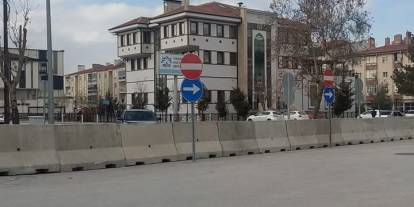 Konya'nın bu ilçesindeki yol araç trafiğine kapatıldı. Artık yayalar kullanacak