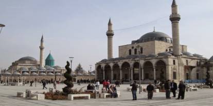 Konyalı vatandaşlar bu yazılara hasret kalmıştı. Yeniden asılıyor