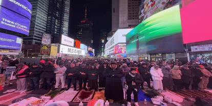 New York Times Meydanı’nda teravih namazı