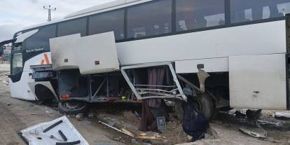 Konya yolunda otobüs kazası. 5'i ağır 16 yaralı