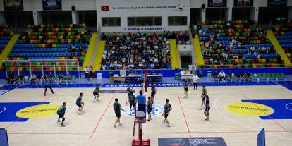 Konya'da ilçeler arası voleybol heyecanı