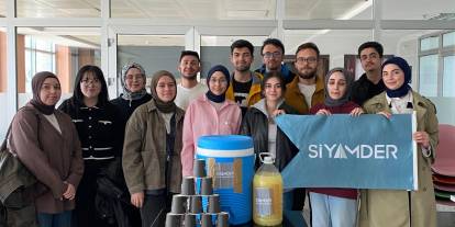 Konya'da limonatalar emekçilerle buluştu. Gençlerden anlamlı etkinlik