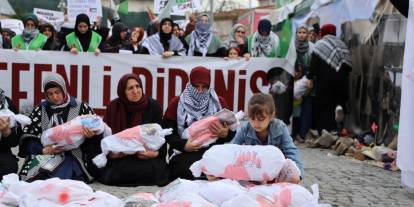 Konya Gazze'deki soykırıma sessiz kalmadı! Kent merkezinde kefenli direniş