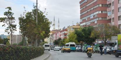 Konya'nın ulaşımını sağlayan ana arteri şebek arızası nedeniyle tek şeride düşüyor: AKOM'dan kritik uyarı
