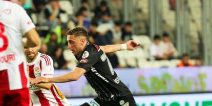 Konyasporlu Melih İbrahimoğlu kariyerinde ilk kez kızardı