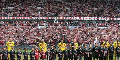 Konyaspor’dan Eskişehirspor’a kutlama
