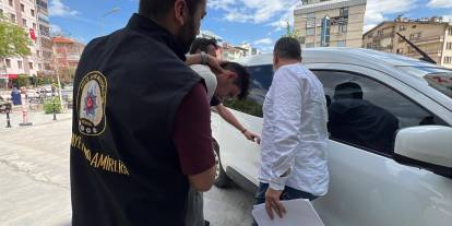 Konya'da tartıştığı kişinin kafasını taşla yaraladı