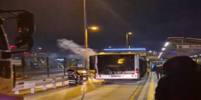 İstanbul'da metrobüste yandı, yürekler ağza geldi