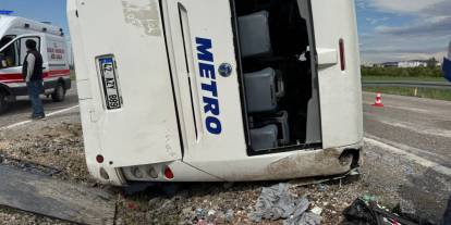Konya'da yolcu otobüsü devrildi. Ekipler olay yerine sevk edildi