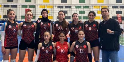 Konya Kız Voleybol Takımı’ndan Türkiye ikinciliği başarısı