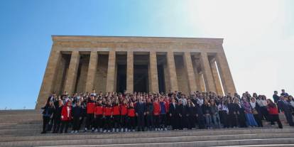 Bugün 19 Mayıs: 81 ilden gelen gençler Anıtkabir'de