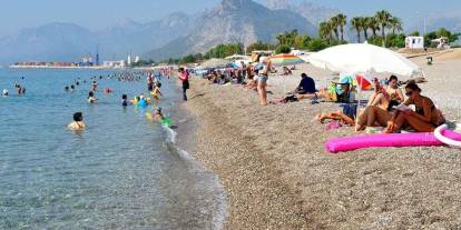 Antalya'da şezlong kavgası özel plajın mühürlenmesiyle son buldu