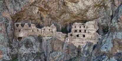Burayı Kimse bilmiyor! İç Anadolu'nun Sümela Manastırı güzelliğiyle hayran bırakıyor