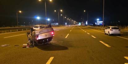 Feci kaza: 9 yaşındaki çocuk taklalar atan otomobilden yola savruldu