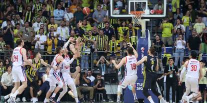 Fenerbahçe, seride 2-0 öne geçti