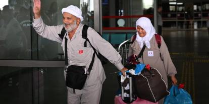 Kurban kestiler, tavaf ettiler... Hacılar yurda dönüyor