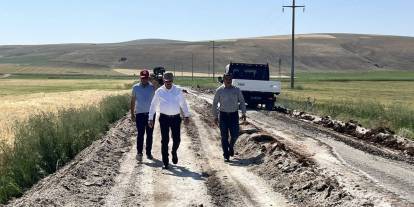 Altınekin’de yol bakım ve onarım çalışmaları sürüyor