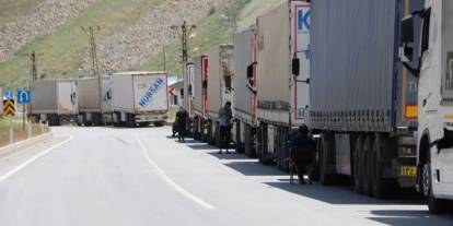 Türkiye-İran sınırında 5 kilometrelik TIR kuyruğu