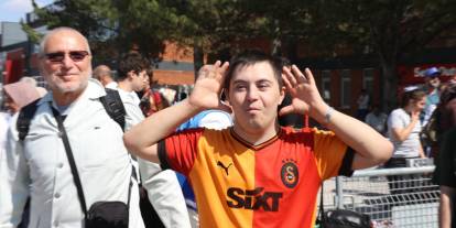 Hacdan dönen dedesini ve ninesini ‘Icardi’nin hareketiyle karşıladı