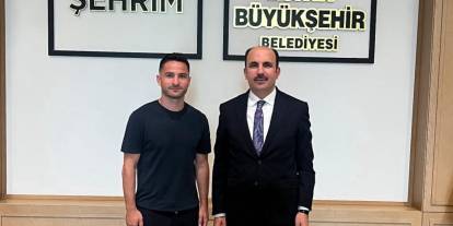 Başakşehirli futbolcudan Konyalı başkana ziyaret