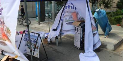 Eskişehir'de AK Parti üye standına saldırı. Polisler inceleme başlattı