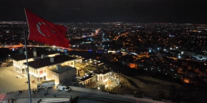 Konya'nın en yüksek tepesinde çay keyfi 20 TL. Yaz aylarında serinletiyor