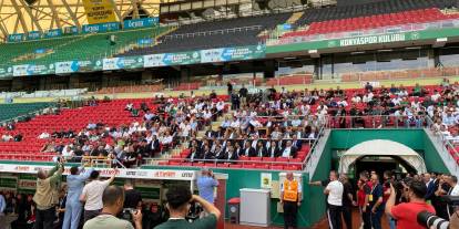 Konyaspor'da taraftar bu sorulara cevap arıyor. Yönetimin sessizliği camiayı endişelendiriyor